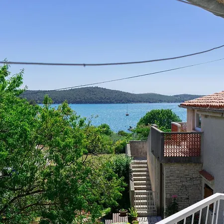 Apartment By The Sea - 2253 *