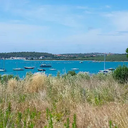 Apartment By The Sea - 2253