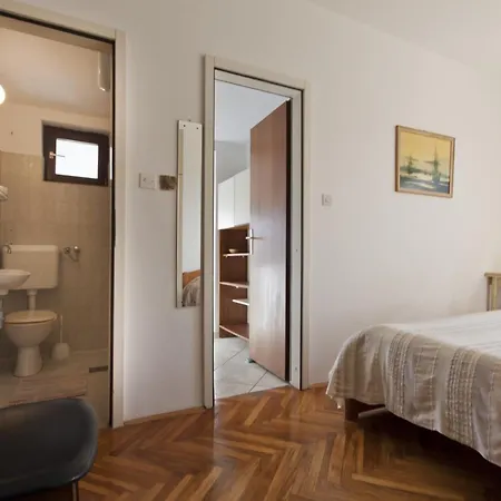 Apartment By The Sea - 2253