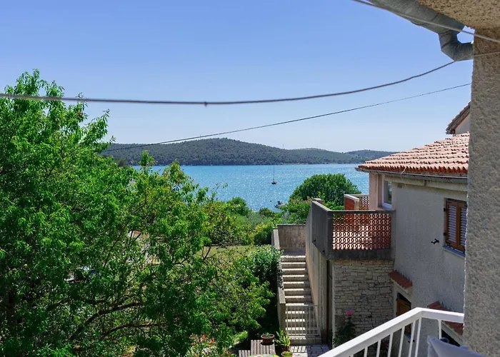 Apartment By The Sea - 2253 *