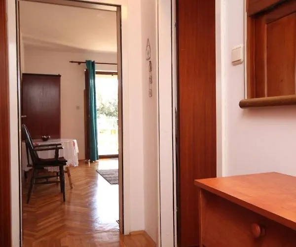 Apartment By The Sea - 2253 *